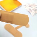 100 pcs de pansements imperméables marron 4 tailles Pansements corporels avec coussin Protéger respirant stérile pour les blessures Sans latex 2