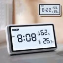 Digitální teploměr a vlhkoměr Deli s funkcí hodin 4" LCD displej Vysoce přesné měření Vzduchové průduchy Stojánek Úhel 53° 2