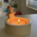 Bougeoir avec chat réchauffant ses pattes 6x6 cm support décoratif en résine 4