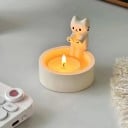 Bougeoir avec chat réchauffant ses pattes 6x6 cm support décoratif en résine 5
