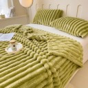 Färgglad fluffig filt med breda ränder 150 x 200 cm Multifunktionell filt Plädfilt Sovfilt 5