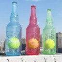 Hållbar pipljudande hundleksak i form av en flaska med en tennisboll inuti för tuggande och interaktiv lek 1