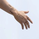 Set med tillfälliga tatueringar bokstäver stjärnor måne ankare fåglar och olika motiv vattenavvisande tatuering klistermärken för kroppen 6