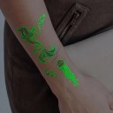Sats med lysande tillfälliga tatueringar med sjöjungfru och motiv från havets värld, färgglada tatuering klistermärken för kroppen, sats med ark. 2