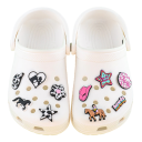 11 ks dekorace na crocsy kovbojské motivy 2–3 cm PVC doplňky do bot pro crocs obuv western ozdoby s nápisy a klobouky 2