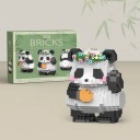 Barnens söta byggsats i form av en panda som står med en blomsterkrans och håller runda kakor i tassarna, 529 bitar 2