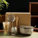 Set japonez pentru prepararea ceaiului 6 bucăți Set ceramic alb pentru matcha cu bol, tel, lingurițe, sită și suport 1