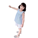 Conjunto de verano para niña Top azul con tirantes anchos y pantalones cortos blancos con fruncido Escote redondo con botón 5
