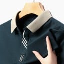 Herrpiké med kort ärm, krage och knappar En enfärgad elegant piké i polyester för vardagsbruk 7