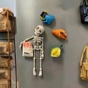 Dekorative Skelettfigur, die im Dunkeln leuchtet, 18 x 4 x 3 cm, Halloween-Dekoration, phosphoreszierende Statue für den Innenbereich 4