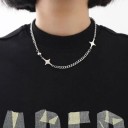 Choker de acero inoxidable con estrellas de cuatro puntas integradas Longitud ajustable Collar combinable para mujeres 3