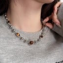 Choker de acero inoxidable Collar ajustable Perlas marrones Aspecto retro natural Joyería de moda para mujeres 3