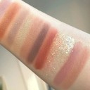 Ögonskuggspalett och highlighter 26 färger Matta och skimrande nyanser Nude bruna långvarig makeup med borste 5
