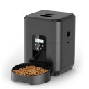 Automatisk foderdispenser med tidsinställd utfodring Kapacitet 2 l LCD-skärm med inställning av portionsantal Strömförsörjning via nätverk 2