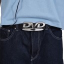 Bälte med dekorativ spänne DVD Längd 105 cm Bredd 2,8 cm Konstläder polyuretan Aluminiumspänne Svart med silverfärgad spänne Till jeans och byxor 4
