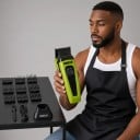 Professionell hårklippare med laddningsstation DLC-blad 5 klipplängder 0,5 till 2,5 mm Batteri 2000 mAh LED-display Barberare trimmer 11