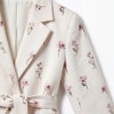 Damskappa med knytband Litet blommönster Strukturerad tyg Kragar Polyester Vit med rosa blommor För vår och sommar 3