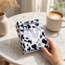 Mini album för foton 36 sidor 10,8 x 8,5 cm Kossmönster Svartvitt Genomskinligt fönster i form av ett hjärta För foton och fotokort Som present 4