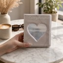 Mini album för foton 64 sidor 14,8 x 11 cm Beige-rosa med text Marmor mönster Fönster i form av ett hjärta För foton och fotokort 3