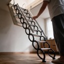Fällbara vindstrappa 2 m Väggmonterad teleskopstege Bredd 60 och 70 cm Stålstruktur Vit För vind och balkong 2