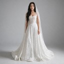 Damer lång bröllopsklänning med axelband och korsettliv med pärlor i vitt med spetsmönster 2