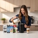 Elektrisk mjölkskummare och ångare 8 i 1 Avtagbar behållare för diskmaskin 400 ml Magnetisk drivning 35 000 varv/min Svart För kaffe och latte 5