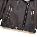 Damskjacka i konstläder med päls och stor krage på sneddragkedja med bälte och fickor med dragkedja oversize mörkbrun med beige päls 14
