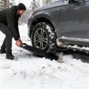 Nödhjälp halkskyddsmatta under däck 1 st Nödfriande platta för bil med handtag Svart För snö och is I bilens bagageutrymme 2
