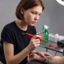 Tatueringscartridge nålar E1021M1C Curved Magnum 21 spetsar 0,30 mm 20 st Engångssterila Med membran 8 Silikonhandtag Röda 6