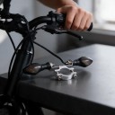 Bakre LED blinkers för elcykel 48 V och 60 V 2 st på fäste 32 mm Dynamisk blinkning Kablar med omkopplare Rökfärgad kåpa Vattentåliga IPX5 7