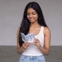 Mini fotoalbum s kresleným zvířátkem Na fotky 7,6 cm Rozměr 8,8 x 2,8 x 11 cm Průhledné kapsy Šedomodré Na fotky i sběratelské karty 4