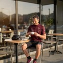 Herrcykelsats Tröja med kort ärm och shorts med vit hängslen och vaddering 90 % polyester och 10 % Lycra Vinröd och svart 5