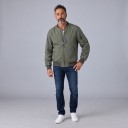 Herrgrön bomberjacka med dragkedja och orange foder samt ficka på ärmen med ribbad krage, manschetter och nederkant 4