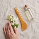 Gua sha-massagepinne i harts 12 x 3,3 cm Handhållen skrapa med rundad ände och kula Bärnsten För ansikts- och kroppsmassage 4