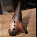 Okarina av lila lera 12 hål Stämning Alt F 22 x 13,5 x 7,5 cm Rökbränd Brun Handgjord musikinstrument för spelare 3
