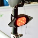 Zadní LED světlo na kolo se směrovkami a bezdrátovým ovladačem 12,3 x 4 cm USB dobíjení 5 režimů Plast ABS Na sedlovku 6