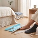 Enfileur de chaussettes avec trois doigts 22,5 x 12,5 cm Aide textile pour enfiler des chaussettes avec des sangles de traction Pour les seniors 2