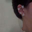 Záušnice bez propichovania na pravé ucho 1 ks Ear climber so štyrmi motýľmi a zirkónmi Zinková zliatina Strieborná farba pre ženy 3