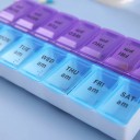 Týdenní dávkovač léků na 7 dní se 14 přihrádkami Ráno a večer Krabička na tablety 14,5 x 7 x 2,5 cm Plast PP Modrá a fialová 14
