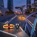 Zadní LED světlo na kolo se směrovkami a bezdrátovým ovladačem 9,6 x 3,3 cm 20 LED USB-C IPX6 Plast ABS Černé s chromovaným středem 4