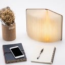 Lampe LED pliable en forme de livre 14 x 11,5 x 2,5 cm 3 couleurs de lumière Panneaux en bois Chargement USB Lampe de chevet 4