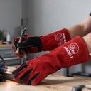 Luvas de soldadura TIG e MIG Resistente ao calor até 300 °C Comprimento 35,6 cm Manga prolongada Couro com costura em kevlar Vermelho e preto 5