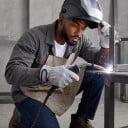 Luvas de soldador e de trabalho em pele 1 par Não inflamáveis e resistentes ao calor Resistentes a cortes Faixa no pulso Cinzentas com acabamento 6