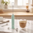 Mini fouet électrique à lait Vert clair Fouet manuel avec 2 accessoires 3 vitesses Mode turbo Chargement USB-C Pour café, œufs et crème 2