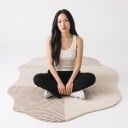 Minimalistisk stykke tæppe Uregelmæssig form Mønster i nuancer af beige 160 x 100 cm Polyester Beige-kræmfarvet med bølget kant 6