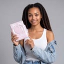 Mini pořadač na fotokarty 10,5 x 7,7 x 3 cm 16 stran PVC Růžový obal se srdíčkem a křidélky Zavírací pásek Album na fotokartičky 3