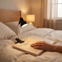 Mini lampada LED con clip e braccio flessibile Altezza 15 cm Batteria a bottone AG3 Plastica Per leggere libri, cucire e studiare 4