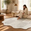 Kleine minimalistische vloerkleed Onregelmatige vorm met golvende rand Patroon van grijze bogen 160 x 120 cm Polyester Lichtgrijs 4