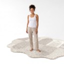 Minimalistischer Teppich Unregelmäßige Form mit gewelltem Rand Feines Muster grauer Bögen 200 x 140 cm Polyester Hellgrau 4