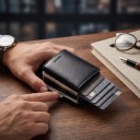 Portafoglio per carte di pagamento con protezione RFID e meccanismo di estrazione 9,5 x 6,5 x 2 cm Alluminio e pelle PU Portafoglio 4